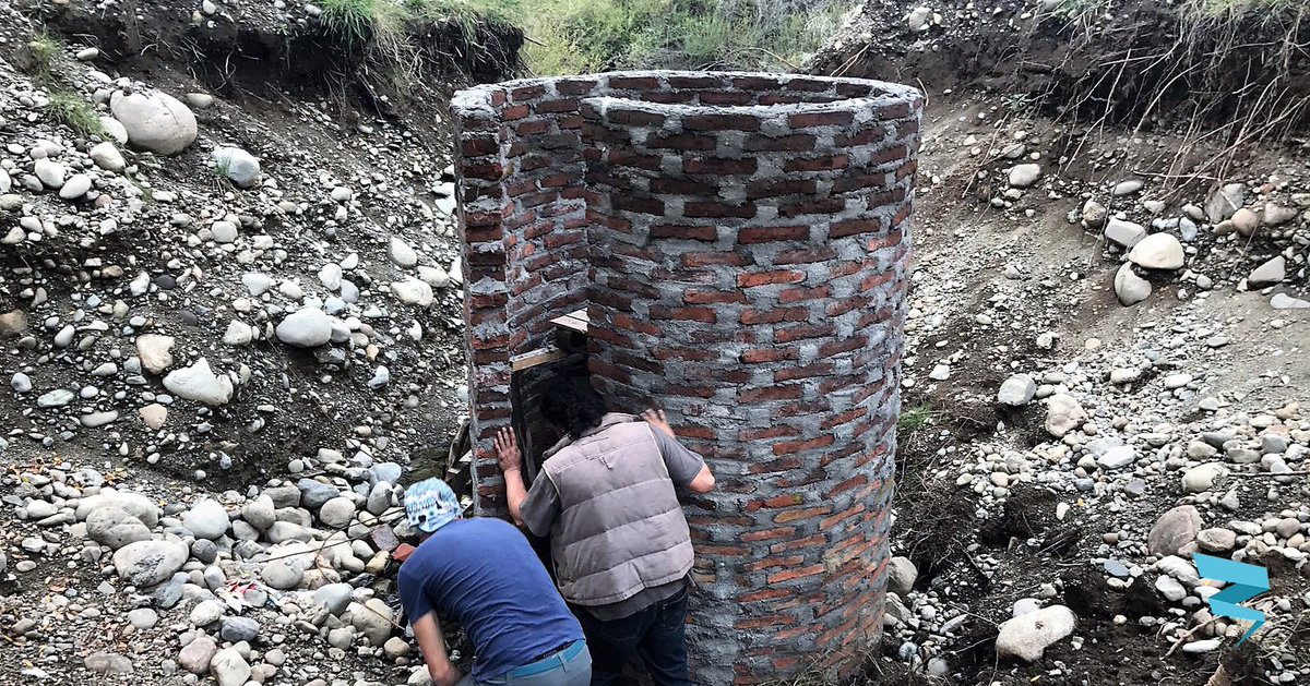 TurbulentHydro's tweet image. Thinking in small-scale #sustainable 💡 solutions: #5kW #OffGrid #micro #hydro to power 6 houses in remote #Mapuche #Community. Project funded by Belgian #NGO Academics For Development. Civil works made by locals and Turbulent expert engineers.🌎🌿
#Cunco #Chili #ECO #Energy