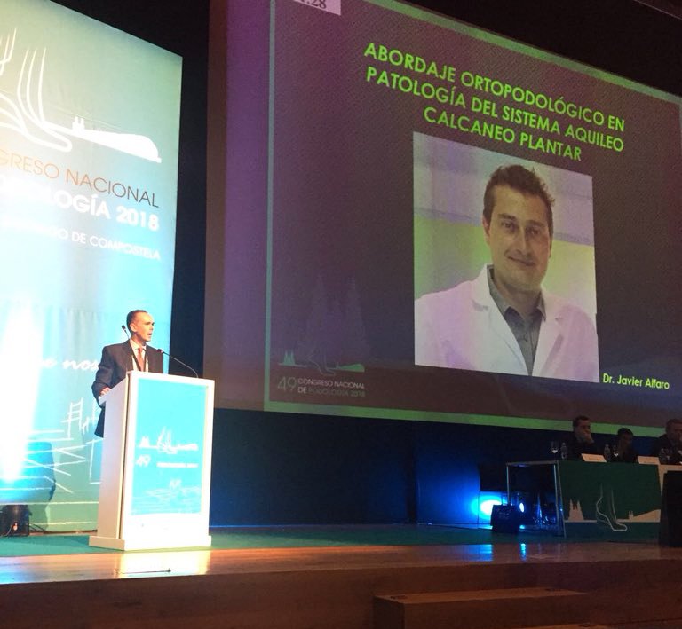 Podoactiva's tweet photo. Dr. Raúl Ramos (@raulrabla), podólogo de Podoactiva y responsable de Clínica #PodoactivaOlavide, moderador de “Aquiles: de semi Dios a humano”: Patología aquílea y del complejo calcáneo". #CongresoPodología2018 #Podología2018 #SantiagoCompostela #Podología https://t.co/XQR5PYSUv1