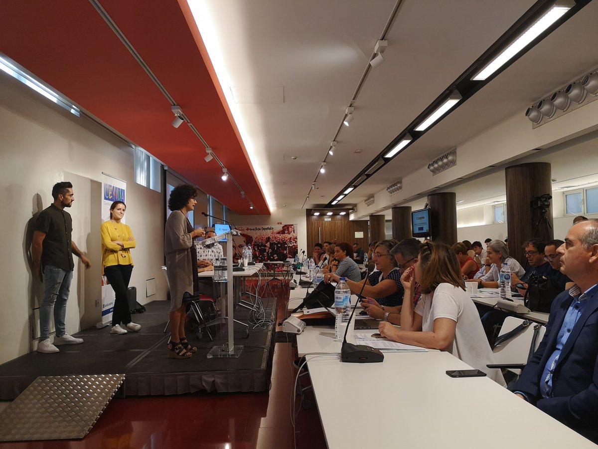 En el X Congreso de <a href="/cesida_esp/">CESIDA</a> recibiendo con ilusión a la nueva directora del Plan Nacional sobre el sida. (la noticia más esperanzadora para la respuesta al VIH de los últimos años, conocimiento y compromiso demostrado)