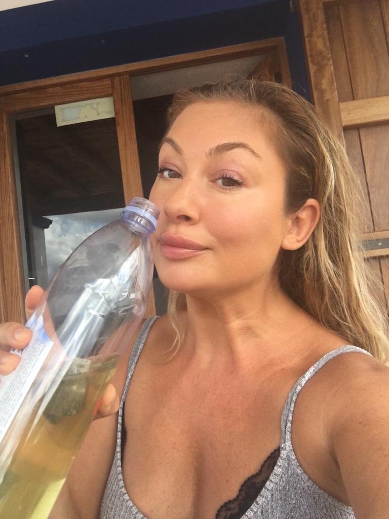 Morning Campers! Back on the pee water today after an unplanned (sort of) night out on a school night 😱💃 ‘Twas fun tho. I’m throwing out respect to any mummy battling through under these circumstances✌🏼