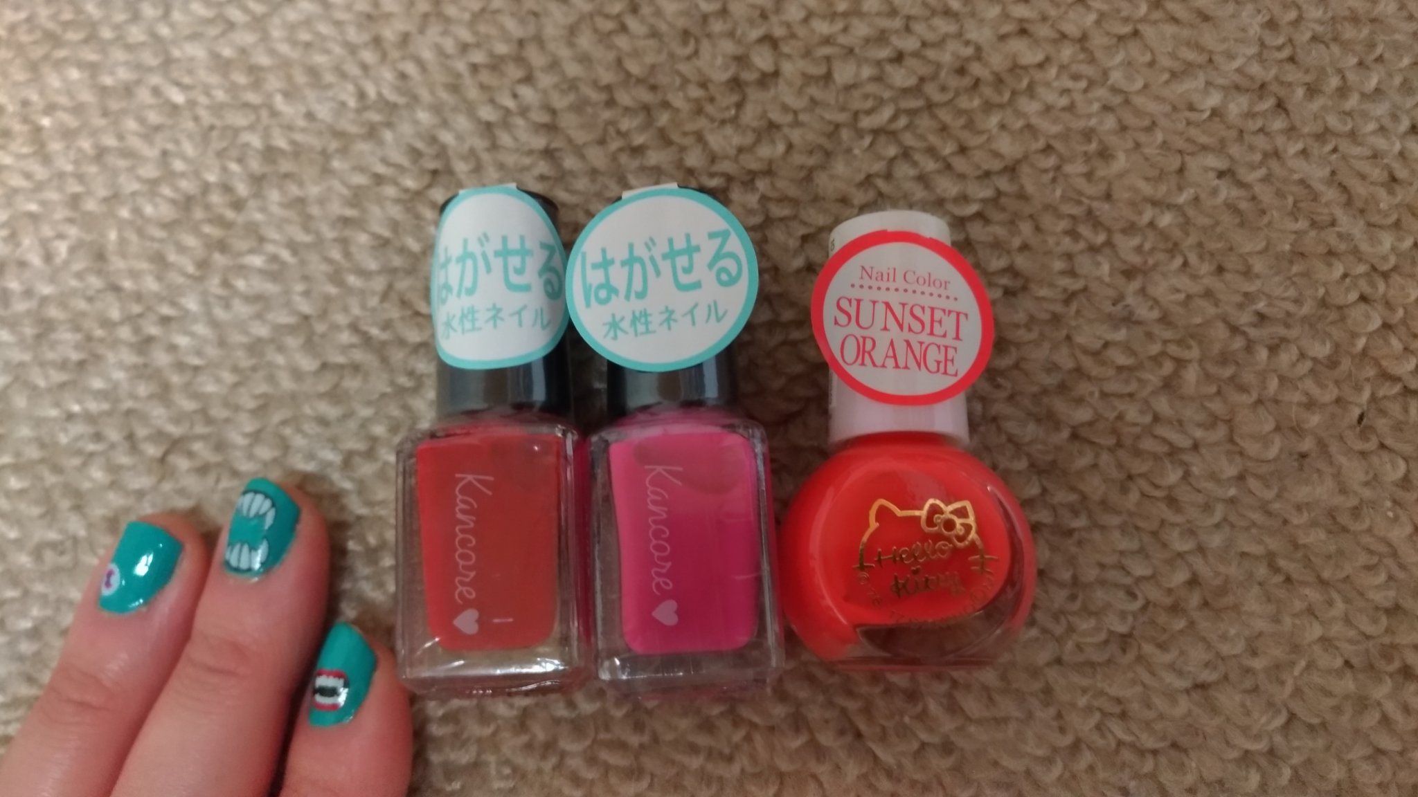 Sakura 님의 트위터 今日はダイソーで剥がせるネイルのピンクと赤 キティのサンセットオレンジを購入しましたー オレンジが良い色そうで塗るのが楽しみです ダイソー ネイル カンコレ キティ T Co Ogikxj3eu5 트위터