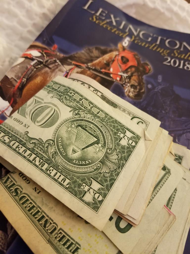 JoannKi32885615's tweet image. Obviously did not bring enough "bullets"💰🔫 for this sale but 3 more days left and i know that the bargain of the sale is out there somewhere waiting...that's what makes this business so great ...something for everyone..
#StillLooking  👀
#LexingtonSelect