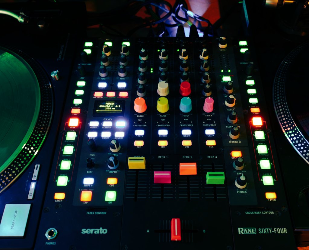 Put some color on your mixer with the wonderful chroma caps from DJ Techtools! Easy to put on, look and feel awesome.
🍓🍋🍑🍇🥝
#chromacaps #djtechtools #djmixer #fadercaps #djgear #colorfullights #djaccessories #djmixing #djshop #klangfarbe #gasometer #vienna_city #crossfaded