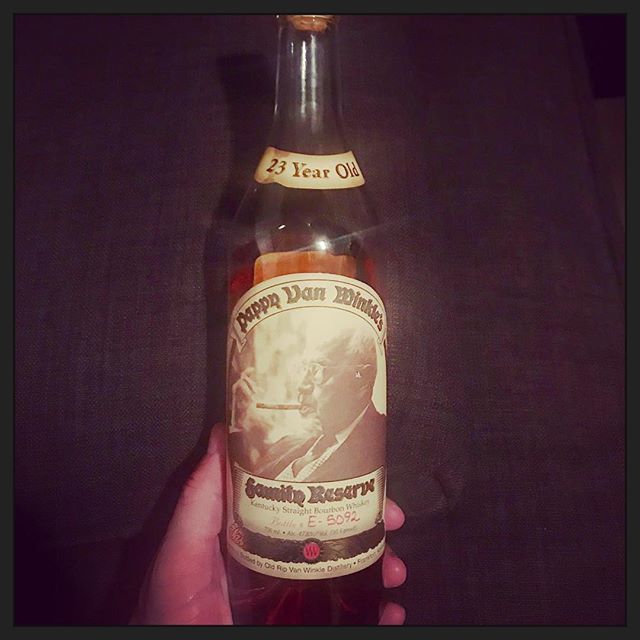 BeerMakesThree's tweet photo. Not a bad Thursday evening. #pappyvanwinkle #whiskey #wheater #notcraftbeer https://t.co/yYTx5mcEAW https://t.co/qsPxsK1XAv
