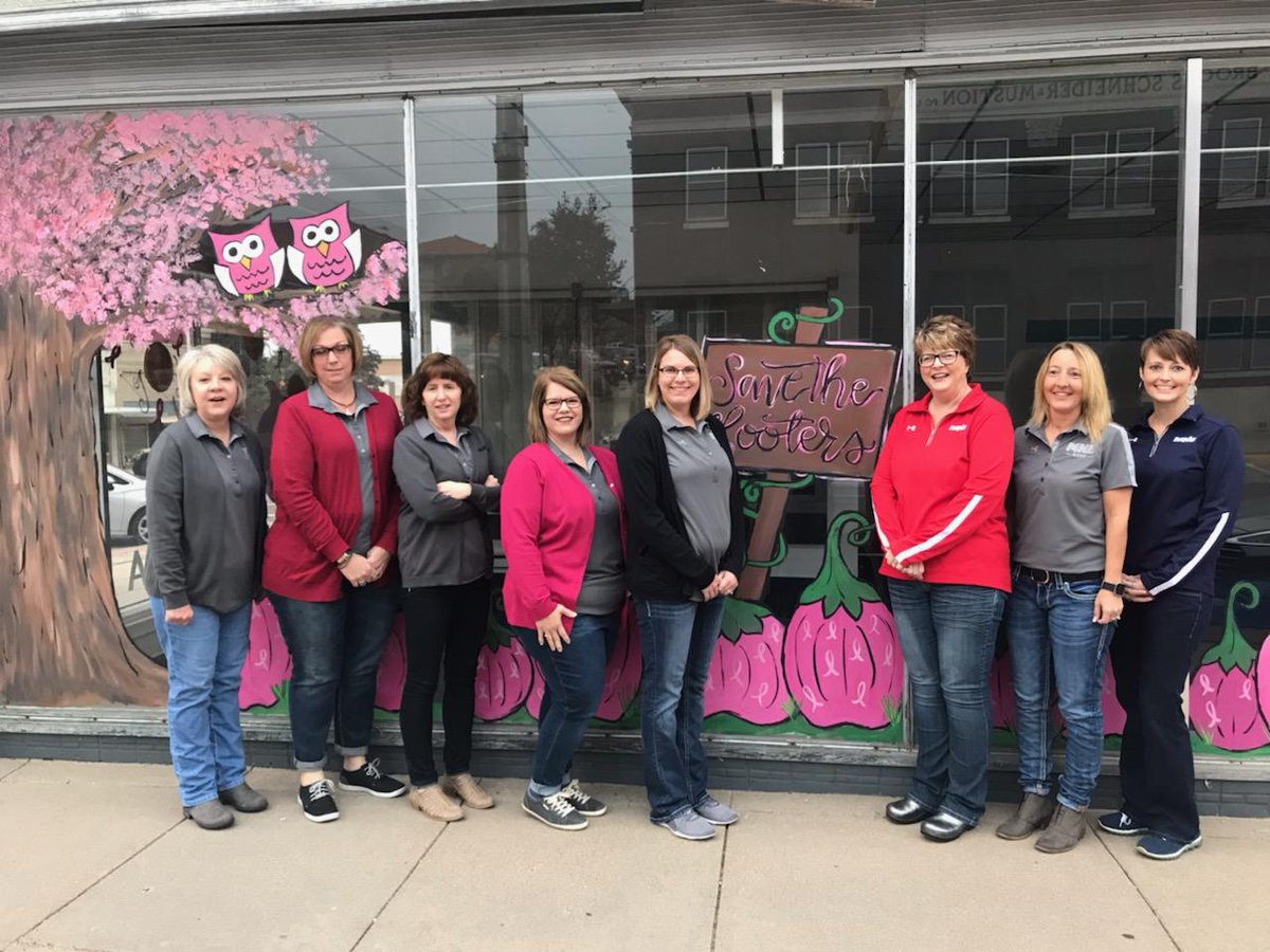 MNB_Bank's tweet photo. We're "Banking on a Cure" for #BreastCancer! π Check out our window art on Norris and C Street in #McCookNE! #BreastCancerAwareness
π Special thanks to our talented artist: Sarah Hardin! https://t.co/bmB1rFkh3O