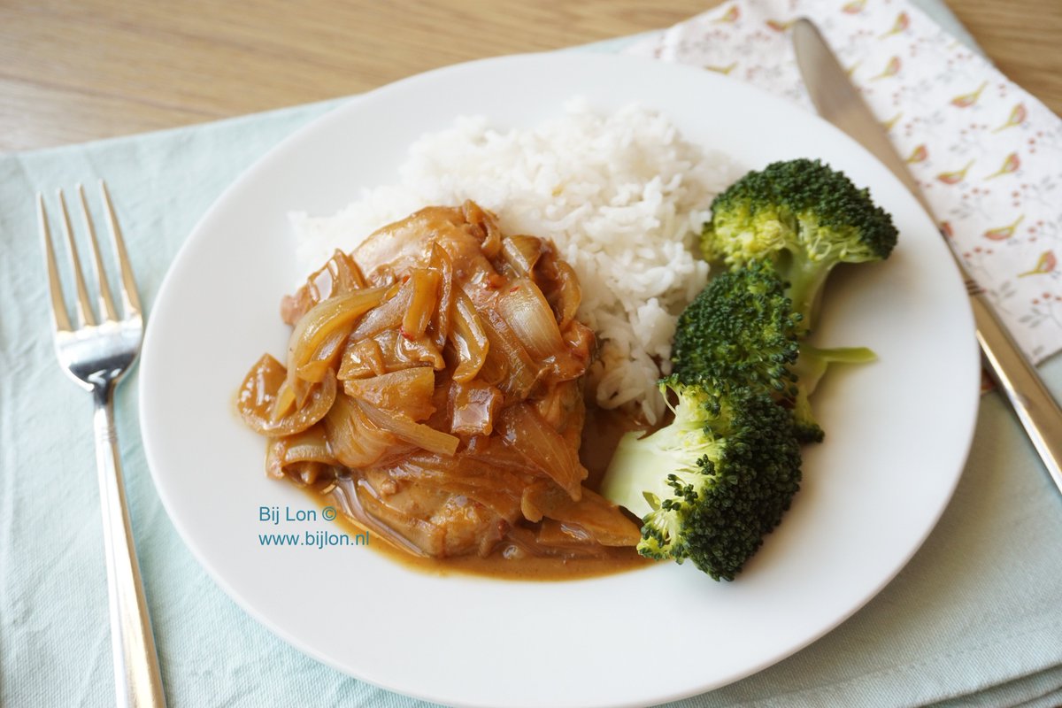 Kip in Kokossaus! Superlekker en makkelijk gerecht. Nu online: bijlon.nl #kip #recept