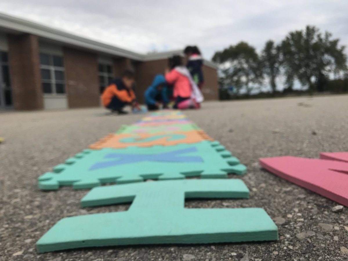 TantonTeaches's tweet photo. Student directed Outdoor letter exploration. @LambethPS1 @msanneelliott #letterlove #simplematerials #connections #puzzlesolving #letterelimination #earlymorninglearning https://t.co/WtzfC9yvuF