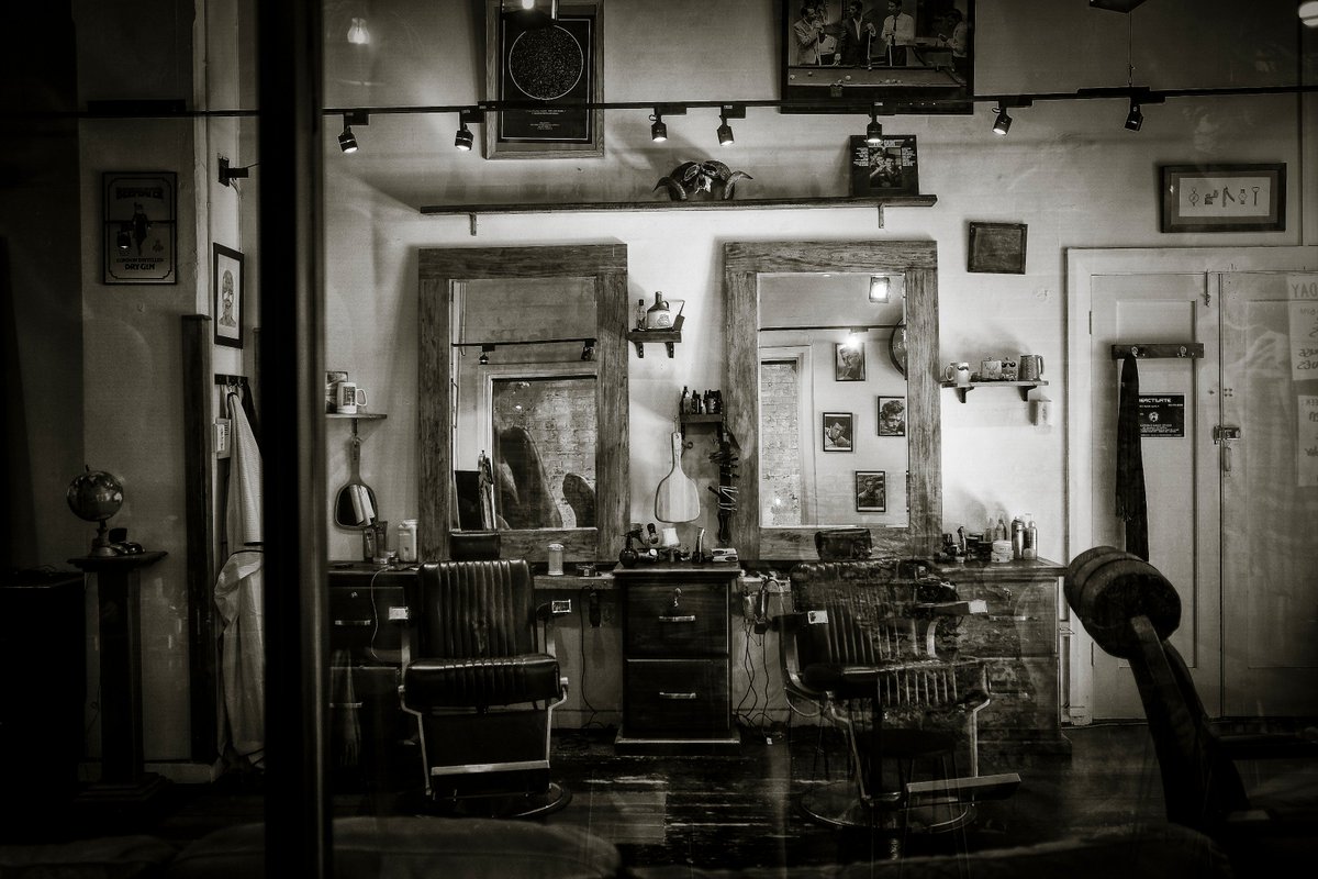 RanfordStealth's tweet photo. Barbershop done right 😉📷🇦🇺#street #photography #monochrome #perthisok #XT20 #23f2 #FujifilmX_AU https://t.co/ctk0aSNgPZ