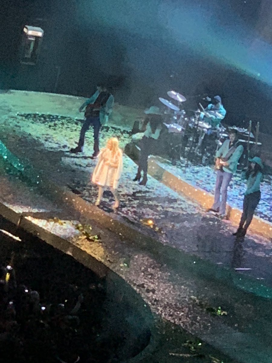 RobDMusic's tweet photo. Great night last night #LeedsArena watching the Pop Princess @kylieminogue - highlight was belting out #Kids!! Wish I could have been your @robbiewilliams 😬😘😂 #JumpOnBoard #Yorkshire https://t.co/3wytrfWklZ