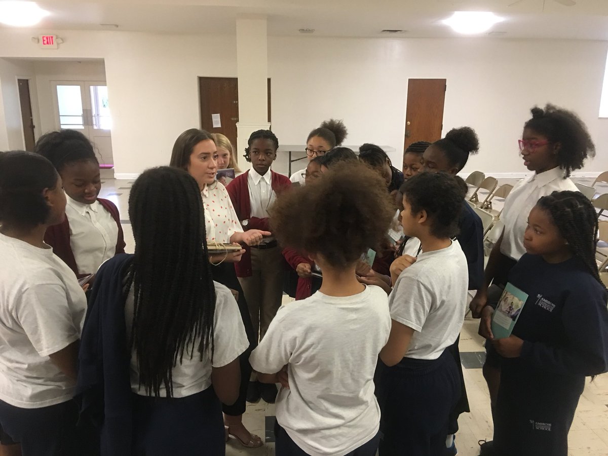 StAmbroseBees's tweet photo. @AHCAdmissions @AHC_news brought our SAS alumna, Ryan, to tell us about her great experience at Holy Cross. #BeePride #Tartans https://t.co/KlyvQXE0b2