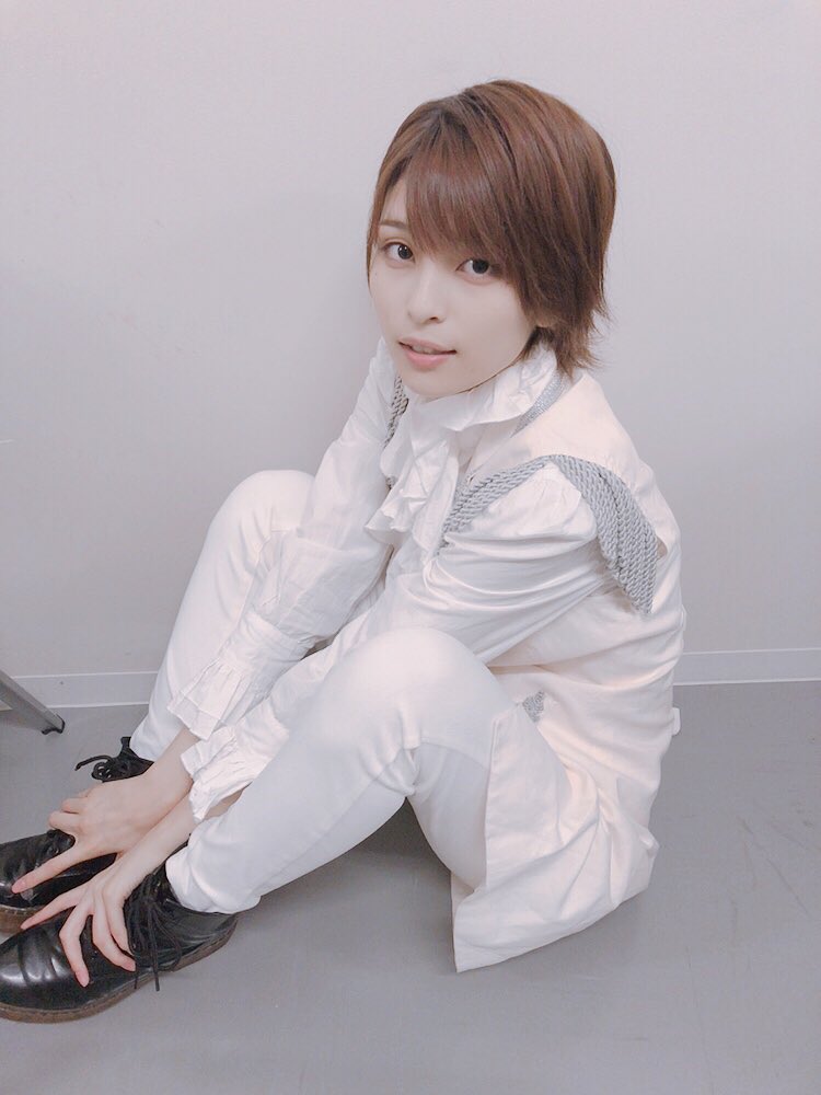 noa1883's tweet photo. #EMMARYFES2018 
ありがとうございましたー！！
LINEライブもありがとう！！！
女子中高生キラキラしててたのしかったー！！
きょうの衣装正解は白いのでした👻
#EMMARY #ザ・フーパーズ https://t.co/8ZWIHX6n81