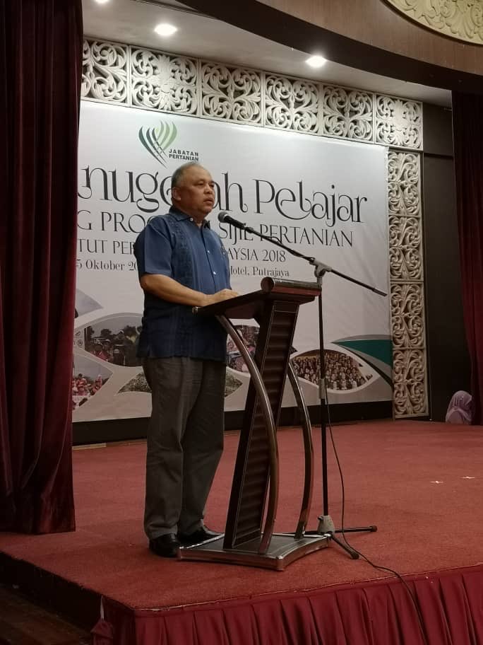ipserdang's tweet photo. 5/10/2018-Majlis Anugerah Pelajar Cemerlang Program Sijil Pertanian Institut Pertanian Malaysia, Jabatan Pertanian, MOA 2018. Tahniah pada Graduan IPAH &amp; IPTG.
@IPAHJOHOR 
@DOATitiGantong 
@PSM_DOA 
@JHarizan 
@simtzetzin 
@MyDSA_official https://t.co/vfW5qMvSk8