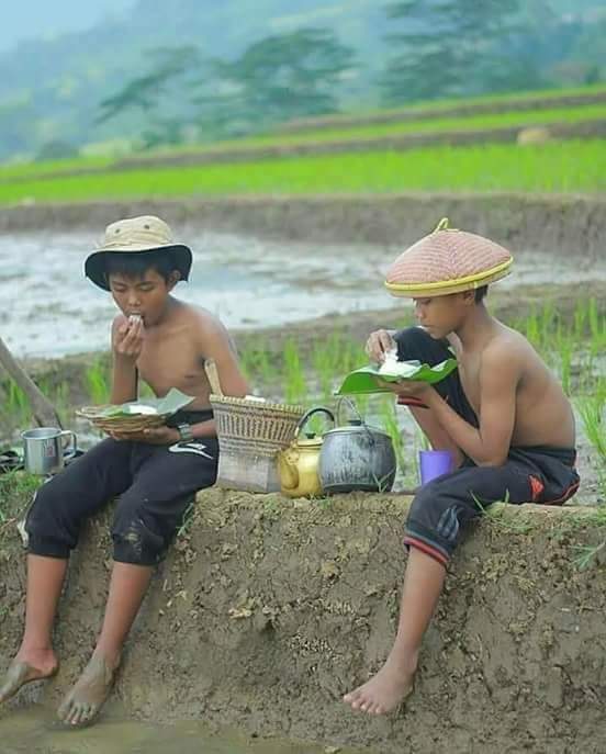 Buatlah diri anda bahagia dengan cara anda sendiri 
#yangpentinghapyy
#hanyasebatasstatus