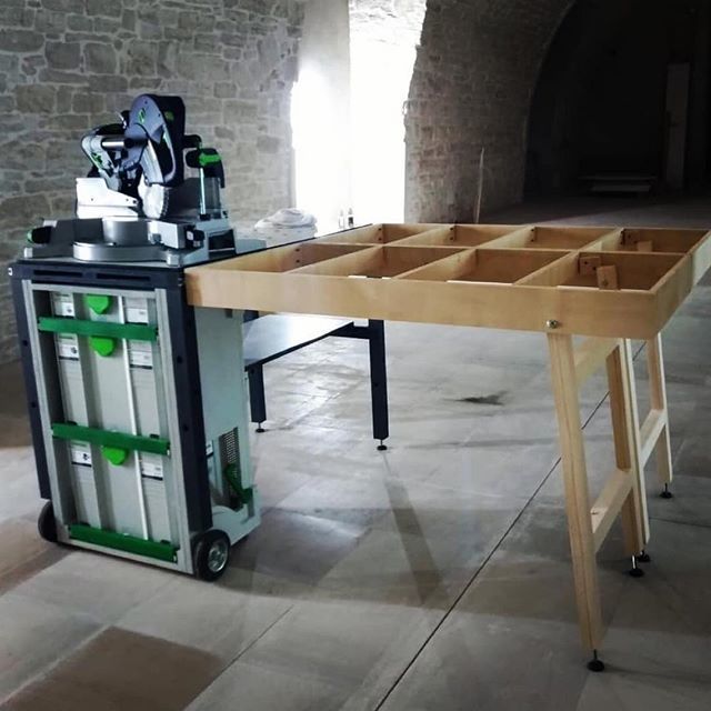 Festooltalkgrp's tweet photo. What a beautiful workstation from  @8mc2 
My MFTC. 93Hx120Dx300L(max)

#festool #festoolfan #festoo #festoolusa #woodworking #carpenter #shop #diy #portable #workbench #mftc #kapex #ts55 #of1400 #wood #addiction #maker #madeinitaly #recycle #titebond #li… https://t.co/VSaif8xwQk https://t.co/gLOkdeR2IL