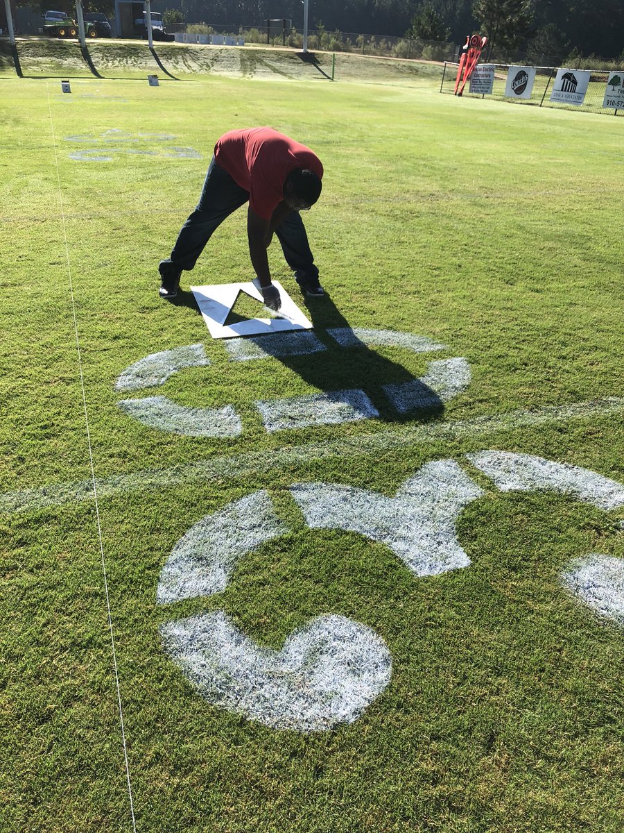 bluetic7's tweet photo. I have the best student field managers! #emhsreach https://t.co/jQQX9oXRGO