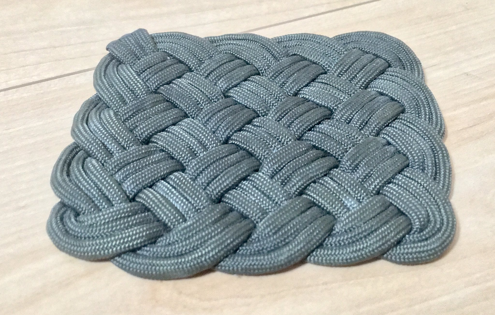 えるいー Le装備 パラコードコースターとか作ったら売れそう W T Co Kd6twdeeyg Twitter