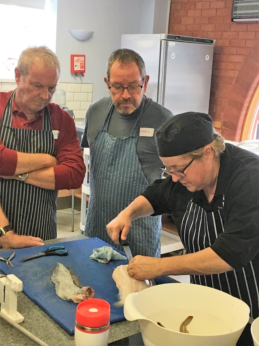 SeafoodSchool's tweet photo. Catch of The Day 2 class is underway! First up-FLAT FISH
CJ Jackson showing them how its done before they dive in to some hands on fish prep and cooking !
#foodies #foodlovers #billingsgate #seafood #flatfish #fish #cjjackson #fishdish #eatmorefish #fishprep https://t.co/LrBRHpws9I