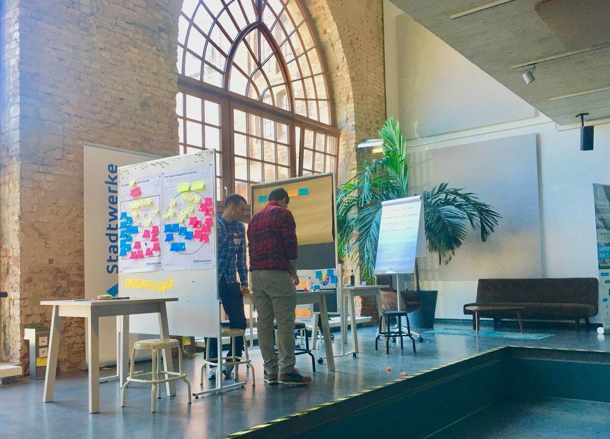CyberForum's tweet photo. Höchste Konzentration beim #ITSecurity #PreLab Tag 3️⃣. Heute mit #TechnologyPush Workshop zusammen mit @KITKarlsruhe. Außerdem: Finanzplanung, Pitch Training & Mentoringsession 💪🏼 #GetShitDone #CyberLab #StartupsKA https://t.co/HAzhgCEcCB