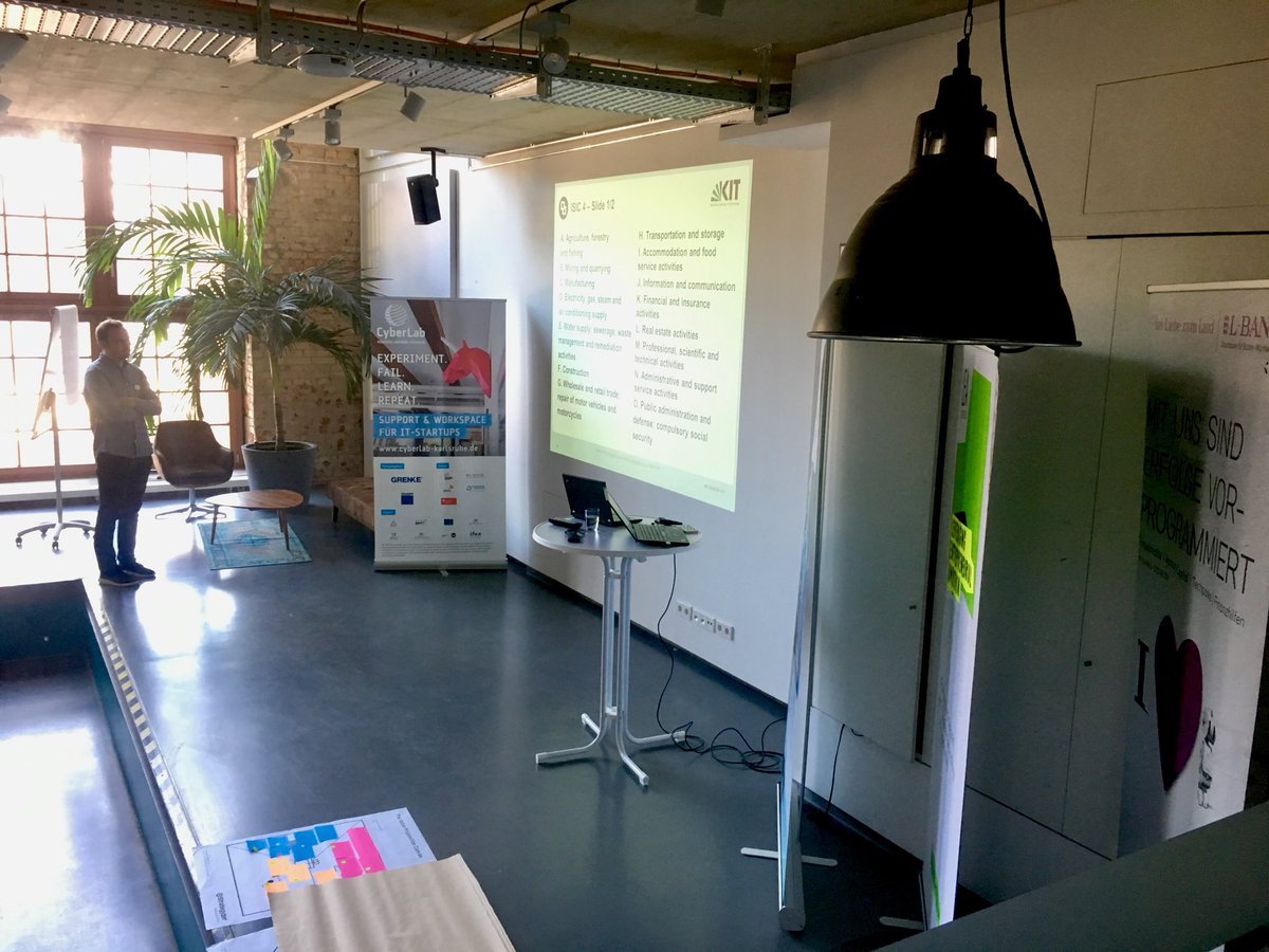 CyberForum's tweet photo. Höchste Konzentration beim #ITSecurity #PreLab Tag 3️⃣. Heute mit #TechnologyPush Workshop zusammen mit @KITKarlsruhe. Außerdem: Finanzplanung, Pitch Training & Mentoringsession 💪🏼 #GetShitDone #CyberLab #StartupsKA https://t.co/HAzhgCEcCB