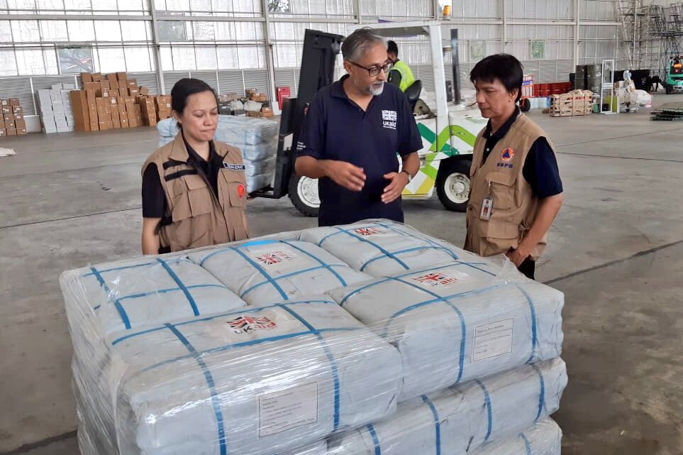 MoazzamTMalik's tweet photo. First #UKaid @RoyalAirForce flight landed and unloaded at Balikpapan. DFID and MoD humanitarian team positioned here and in Palu to supervise the move to Palu and liaise with partners on distribution. https://t.co/1A7NOg4XDn