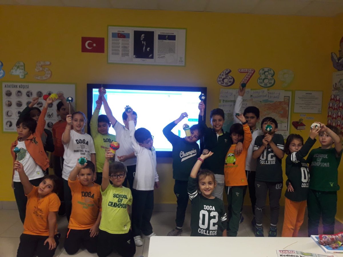 Dünyanın Şeklini ve katmanlarını gazete ve oyun hamuru kullanarak yaptığımız etkinlikle kaba ve ince motor becerilerini kullanarak bilişsel ve zihinsel süreçlerini etkin kıldık.<a href="/AliRizaLule/">Ali Rıza Lüle</a> <a href="/RaufAkan/">Rauf Akan</a> <a href="/nazli10er/">Nazlı Sert</a> @SanemBH <a href="/TijenK/">Tijen Aydın Kaya</a> @TamerrAktas