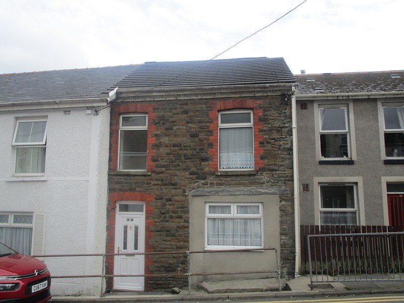 Clee Tompkinson (clee_ystrad) Twitter