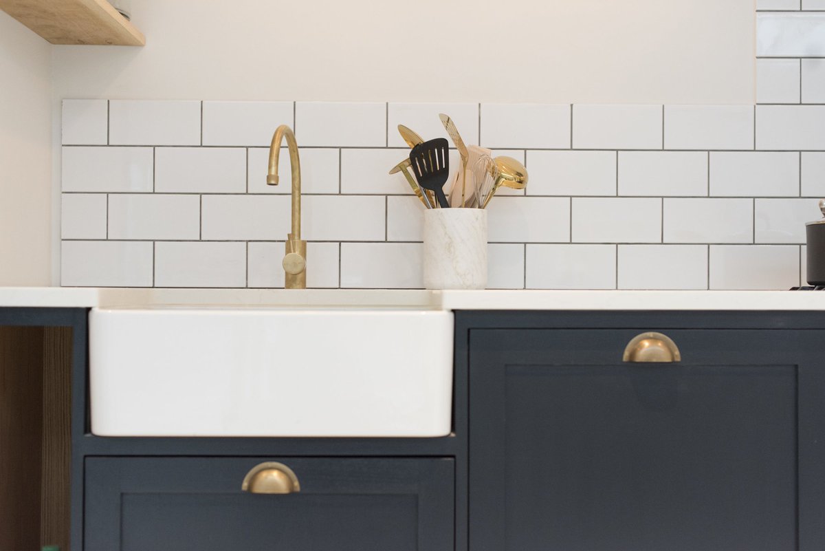 StudioMor's tweet photo. A family holiday home located centrally in #Stives. The property is a five bedroom Victorian end of terrace. All finished, fixtures, internal details and finishing touches were planned implemented with the client. Tap fixtures from #brodware. #interiordesign #interiordesigner https://t.co/3LASoMm4SH