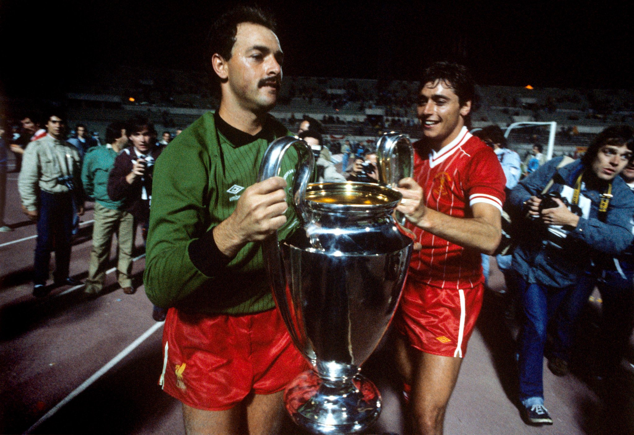  Happy Birthday to former Liverpool goalkeeper Bruce Grobbelaar, la!  7 Leagues, 3 FA Cups, 1 European Cup 
