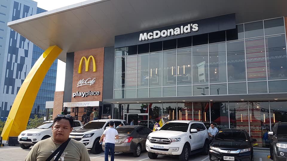TheFortCity's tweet photo. The first McDo in the Philippines to have self service ordering kiosk?
New McDo in McKinley West opens today

#mcdo #taguig #mckinleywest #thefortcity https://t.co/nkt80gFYEm