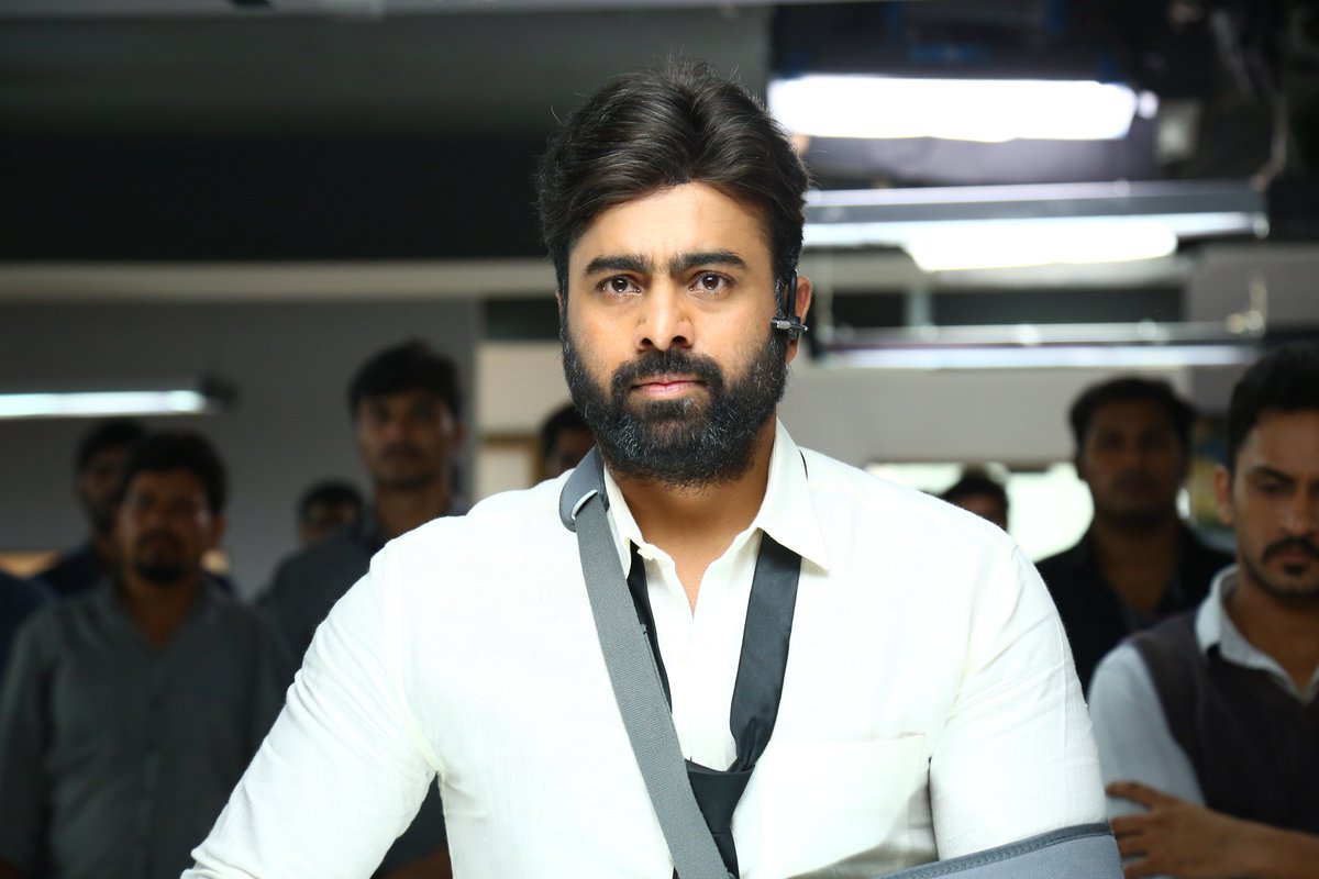 TeamNaraRohith's tweet photo. Mark the date for the CULT #VeeraBhogaVasanthaRayalu 
Grand Release on Oct 26th [Photos of Nara Rohith]
#CultisRising 

@sreevishnuoffl @shriya1109 @isudheerbabu
Directed by @Inndrasenar 
Produced by #ApparaoBellana under #BabaCreations

#VeeraBhogaVasanthaRayaluOnOCT26 https://t.co/lSeiHapfZq
