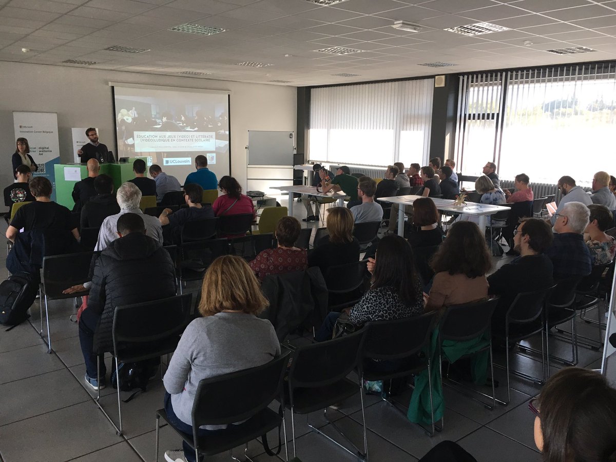 C’est au tour de @thibphil1979 <a href="/CharlottePreat/">Charlotte Préat</a> @Gael_Gilson d’intervenir à propos de l’éducation aux jeux vidéo et litteratie videoludique en contexte scolaire @UCLouvain_be <a href="/LouvainLL/">Louvain Learning Lab</a> #KYT4