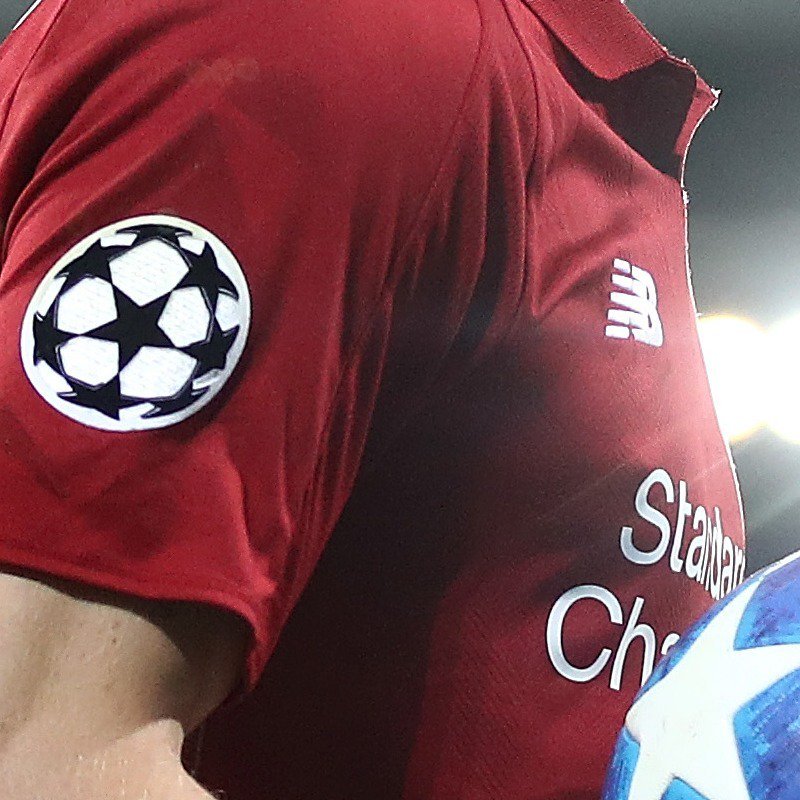 #LFC akan menyumbangkan jersey-jersey bertanda tangan, yang dipakai saat melawan Napoli di #UCL untuk membantu para korban gempa dan tsunami di Indonesia 

indonesia.liverpoolfc.com/news/indonesia… #LFCIndonesia