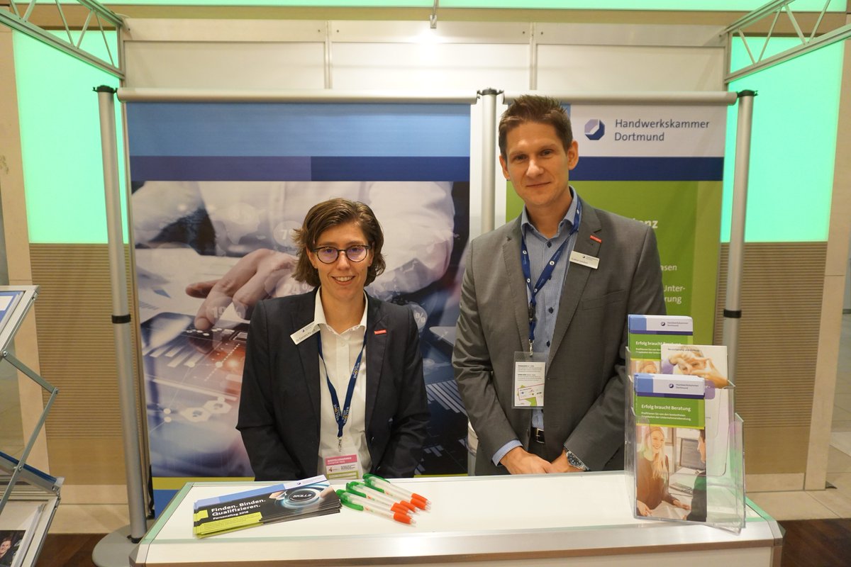 Die #HWK-Unternehmensberater Dr. Daniela Putsch und Gabor Leisten sind noch bis 18 Uhr auf der Messe <a href="/Die_Initiale/">DIE INITIALE</a>. Sie geben nützliche Tipps, wie der Start in die #Selbstständigkeit gelingt.
#Dortmund #KMU #Westfalenhallen #Handwerk #Gründung #Startup