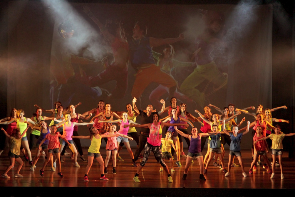 CentroGlobo's tweet photo. Gli spettacoli del weekend a #CentroGlobo? 
💃🏻 Sabato 6 ottobre 👉🏻 la scuola SoloDanza Trezzo presenterà delle coreografie di danza imperdibili. 
🎤 Domenica 7 ottobre 👉🏻Il Piccolo Coro La Goccia canterà in onore della festa dei nonni.
Ti aspettiamo alle 17! https://t.co/rNp4U9mMIh