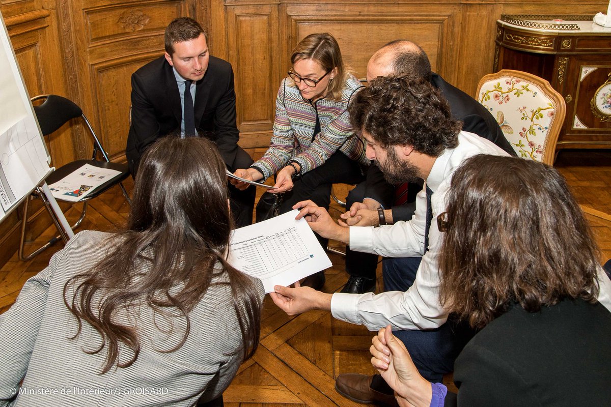 ac_phfmi's tweet photo. #Hackapref Le 12 octobre prochain, les propositions seront présentées à la préfecture de région Île-de-France. Les participants voteront en direct pour les projets les plus innovants et les plus pertinents pour impulser les transformations du corps préfectoral au XXIe siècle https://t.co/2ZiUmA9uEY
