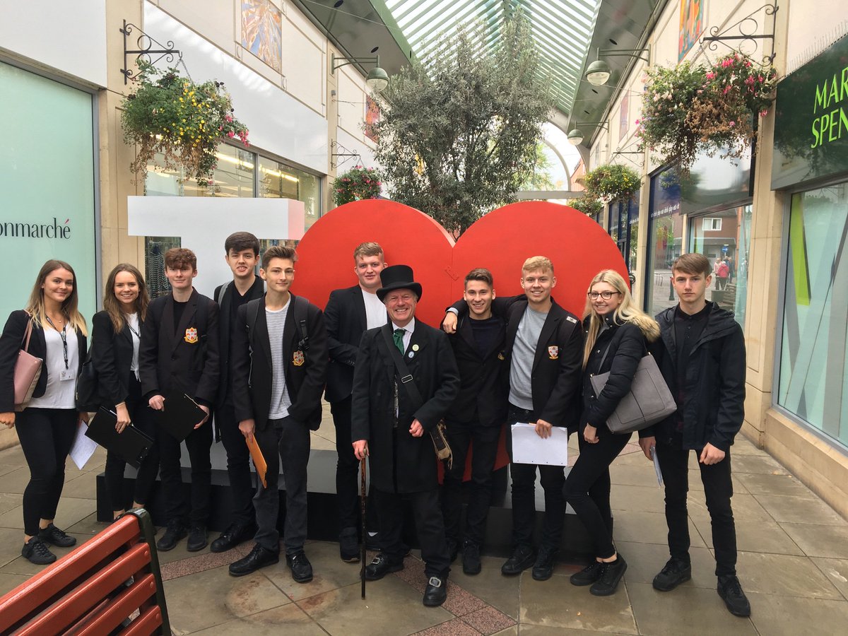 KEVIGeography's tweet photo. Year 13 had a fantastic historical tour of Lichfield today from @JonoTourism for their A Level Changing Places unit @ShopThreeSpires #localplacestudy https://t.co/794afPqaLE