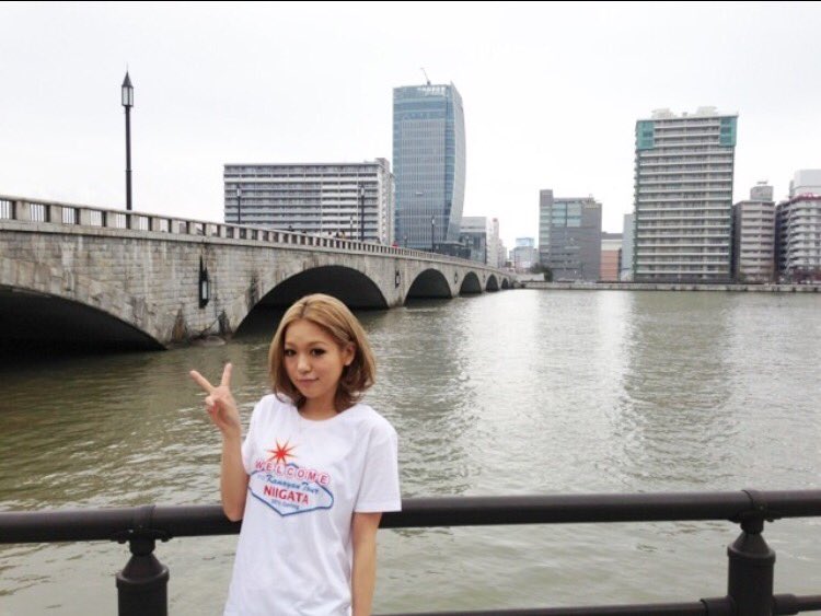 1126yuppitan's tweet photo. 西野カナさん✨
どうかどうか次のツアーは新潟公演をお願いします😂🙏🏻🙇🏼‍♀️
新潟県民は、カナやんを心からお待ちしております💇🏼‍♀️💙💛

#LoveCollection2tour期待します
#Summer2011 
#Spring2013 
#withLOVEtour2015 
#新潟県民会館大ホール 
#朱鷺メッセ新潟コンベンションセンター 
@kanayanofficial https://t.co/pSJ99QYgGM