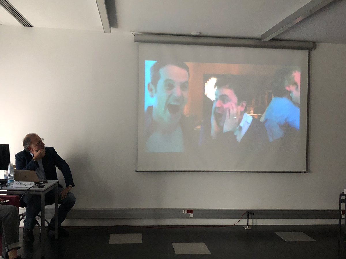 cas_upf's tweet photo. Now is the turn of @cscolari at #ecreaadupf @cas_upf @teensads he started showing a Heineken ad where you can see clearly a storytelling. ¿Can brands tell a story using different media? https://t.co/iyJskTZpNl