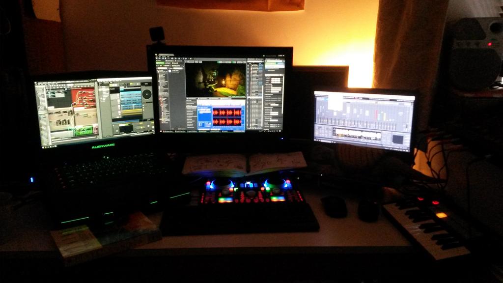 Tonight! I'll be debuting my new audiovisual guinea pig "Tuner" at <a href="/sh_studios_/">Somerset House Studios</a>