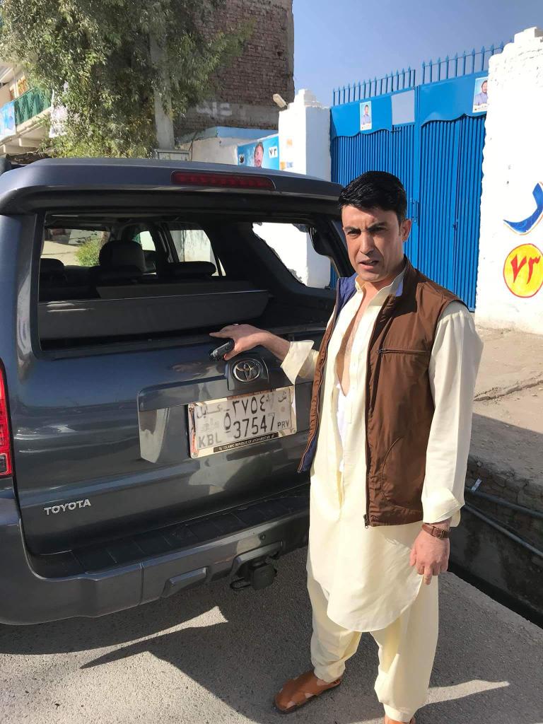 Senior Afghan journalist, khurshid private TV channel's political programs presenter #Shapoor_bakhtiar has been hit by police on his way to kabul from jalalabad. 
@Spogmayy @saadmohseni @MujMash @MasudSanjer @bsarwary @Mariamistan @taahir_khan @parwizkawa @HM_Kakar