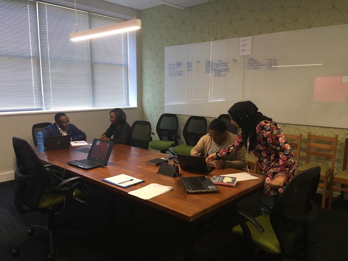 SUBiostatsUnit's tweet photo. Monthly Biostats Clinic @SUhealthsci with #students and staff! One on one focus with friendly consultants! Join us next month, every first Wednesday of the month! @UnderHealthRes #capacitybuilding #easystats @cebhc https://t.co/d2rTMAzbgU