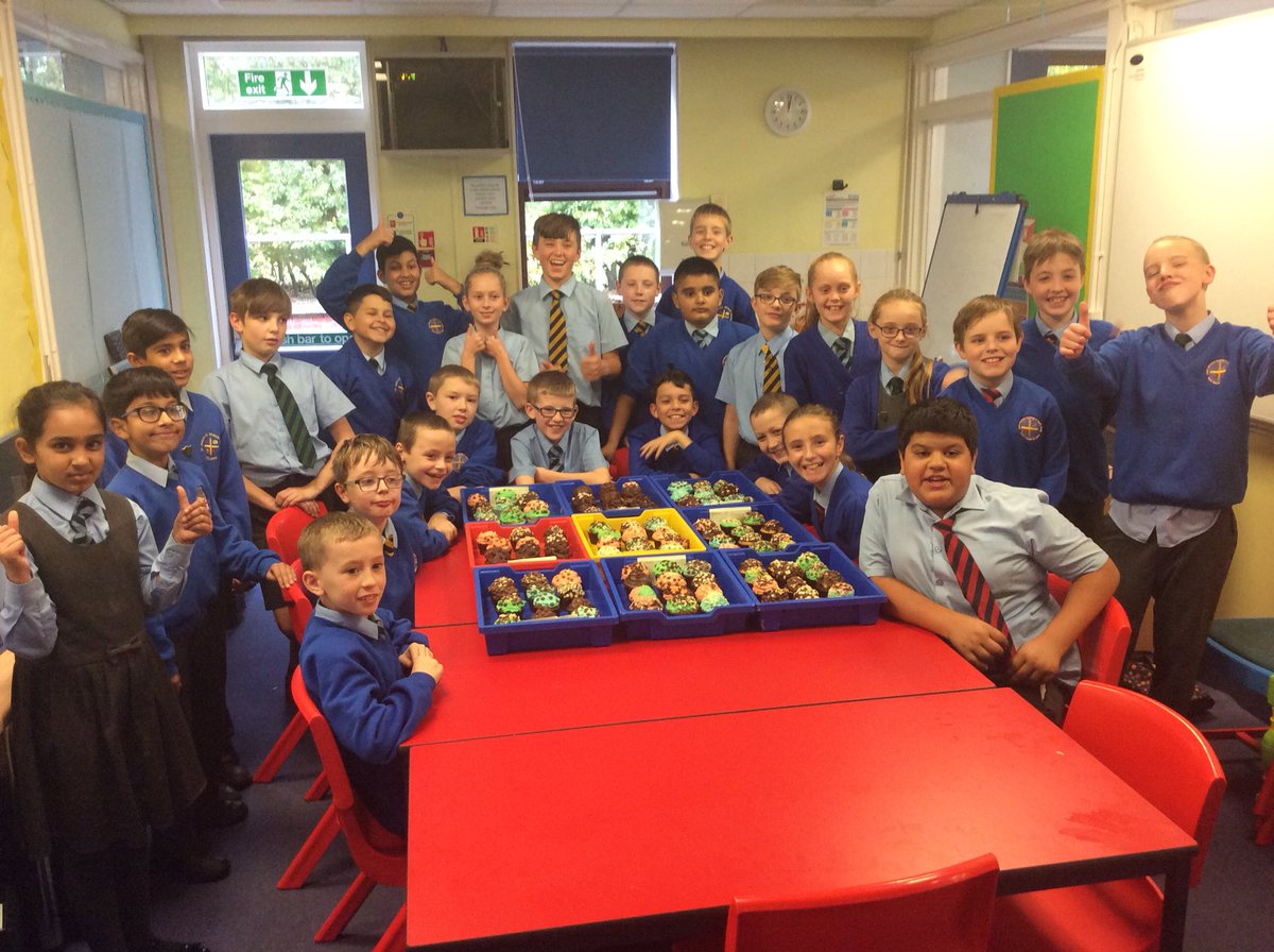 GMStJohns's tweet photo. Mixing✅
Baking✅
Decorating✅
Will you be joining us for the eating this afternoon at our after school food fair?
#Year6 #britishFoodWeek https://t.co/3b01eulKBx
