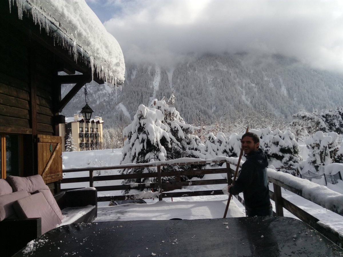 SkiValleyFever's tweet photo. Last year our host Zak nearly wore the shovel out snow clearing at our Argentiere Ski Chalet in #Argentiere, #Chamonix . With full opening in 9 weeks &amp; partial from mid Nov..what will this winter bring? https://t.co/fwWRxVtshK