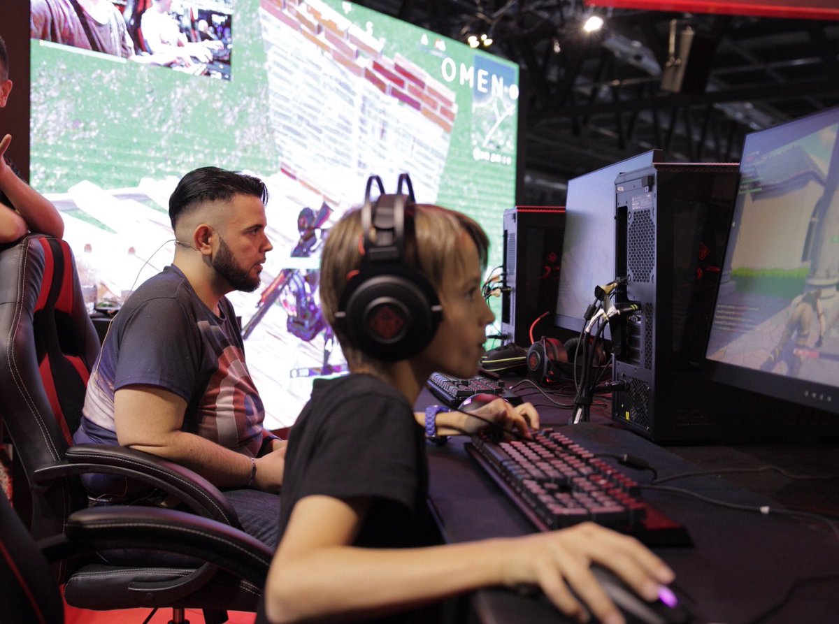 .<a href="/MilanGamesWeek/">Milan Games Week</a> day #1: <a href="/CiccioGamer_89/">CiccioGamer89</a> è arrivato allo stand di OMEN by HP ed è subito 💥👊🔝🎮
#DominateTheGame #MGW18 #Fortnite