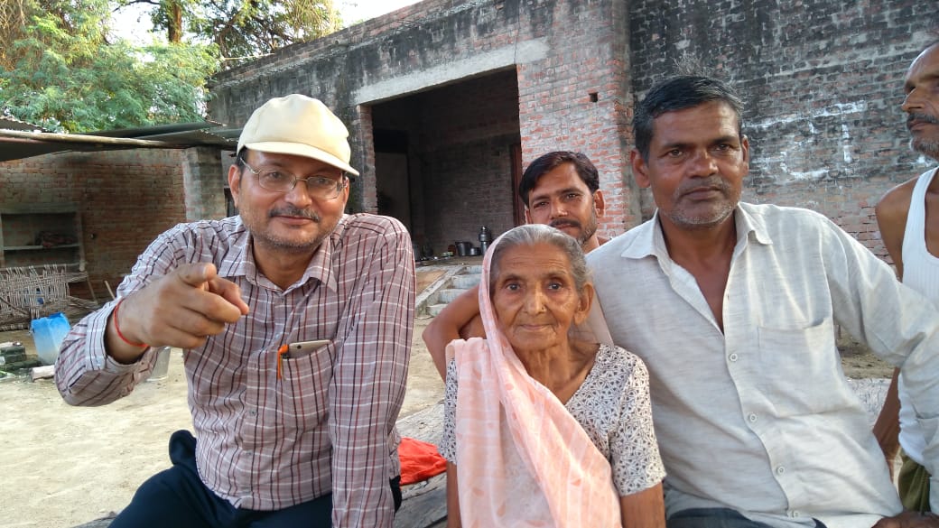 prabhatmisra's tweet image. #GreatTree of Ficus religiosa in Lalau village (Block Firozabad, District Firozabad, #UP, #India). Mrs Chandrakanti Dubey told that she is looking this tree with same girth as it was when she got married in 1952 &amp;amp; caring this 200-300 years old tree. #RiseForClimate &amp;amp; #SaveTrees.