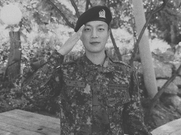 Looking at your back this time around make me feel proud instead of sad. Congratulation our Yoon-leader on completing the basic training. You have work hard, and I know you will continue doing so. Oh, and congratulation on getting the abs Juni told us about.