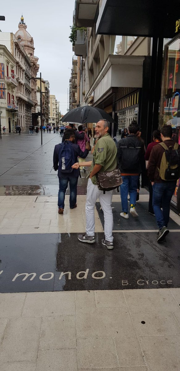 proformaweb's tweet photo. Lista civica Decaro tra il popolo con il tutor @doonie  #esercitazione #LaProf18 #viasparano https://t.co/wfexZ4d19a
