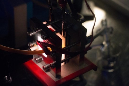 MaterialScien's tweet image. The device that integrates #solar_cell and #battery could store electricity outside the grid...
Source: goo.gl/xMEKtg