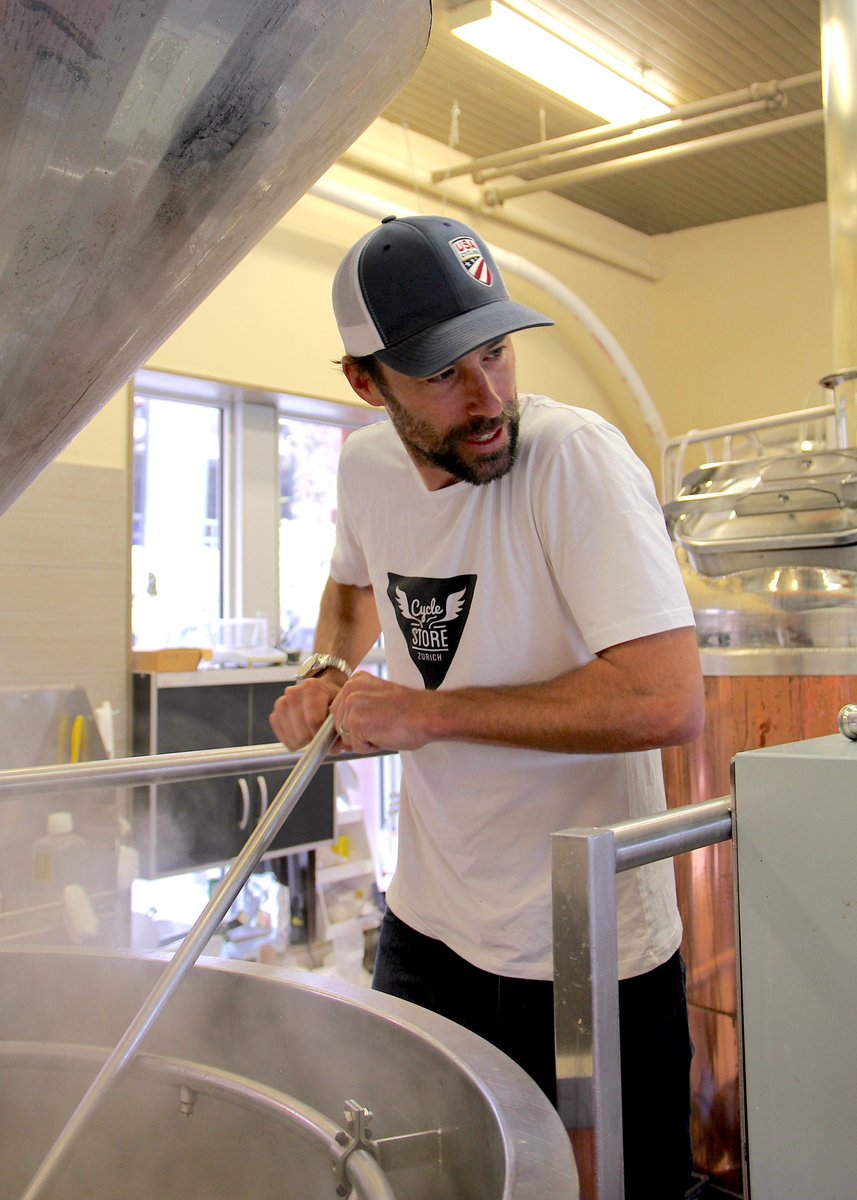 Cyclocross legend <a href="/timjohnsoncx/">Tim Johnson</a> visited the Siboire Microbrewery this week to brew his very own TIM NEIPA, 😋 which will be available during the UCI racing weekend in Sherbrooke on October 20-21. Come taste and race in Sherbrooke by registering here bikereg.com/38635