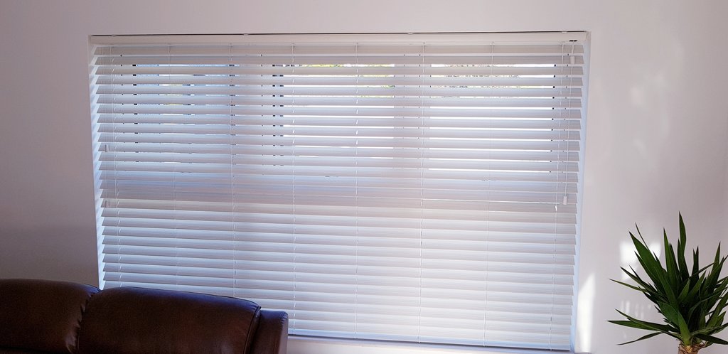 shaneof05's tweet photo. 50ml wooden expressions in cirrus grey/white wash effect fitted this morning.  We just love the subtle colour of these bright fresh blinds. 
Perfect for light control &amp; privacy. 
#woodenvenetian #privacy #windowtreatments https://t.co/mo4KxsMRE8
